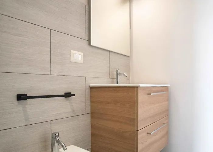 Parisi 招待所 莫斯村